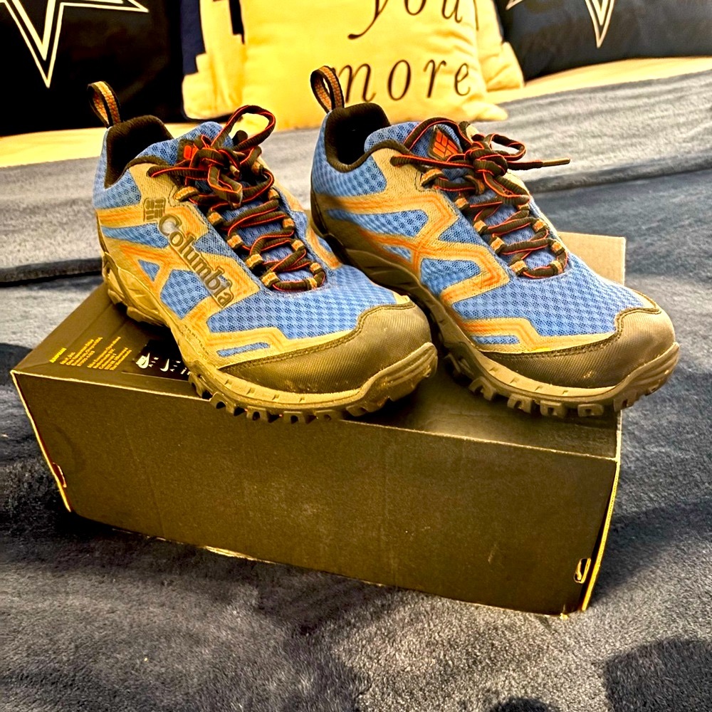 Columbia Boys Size 7 Outdoor hiking style. Only worn a few times.